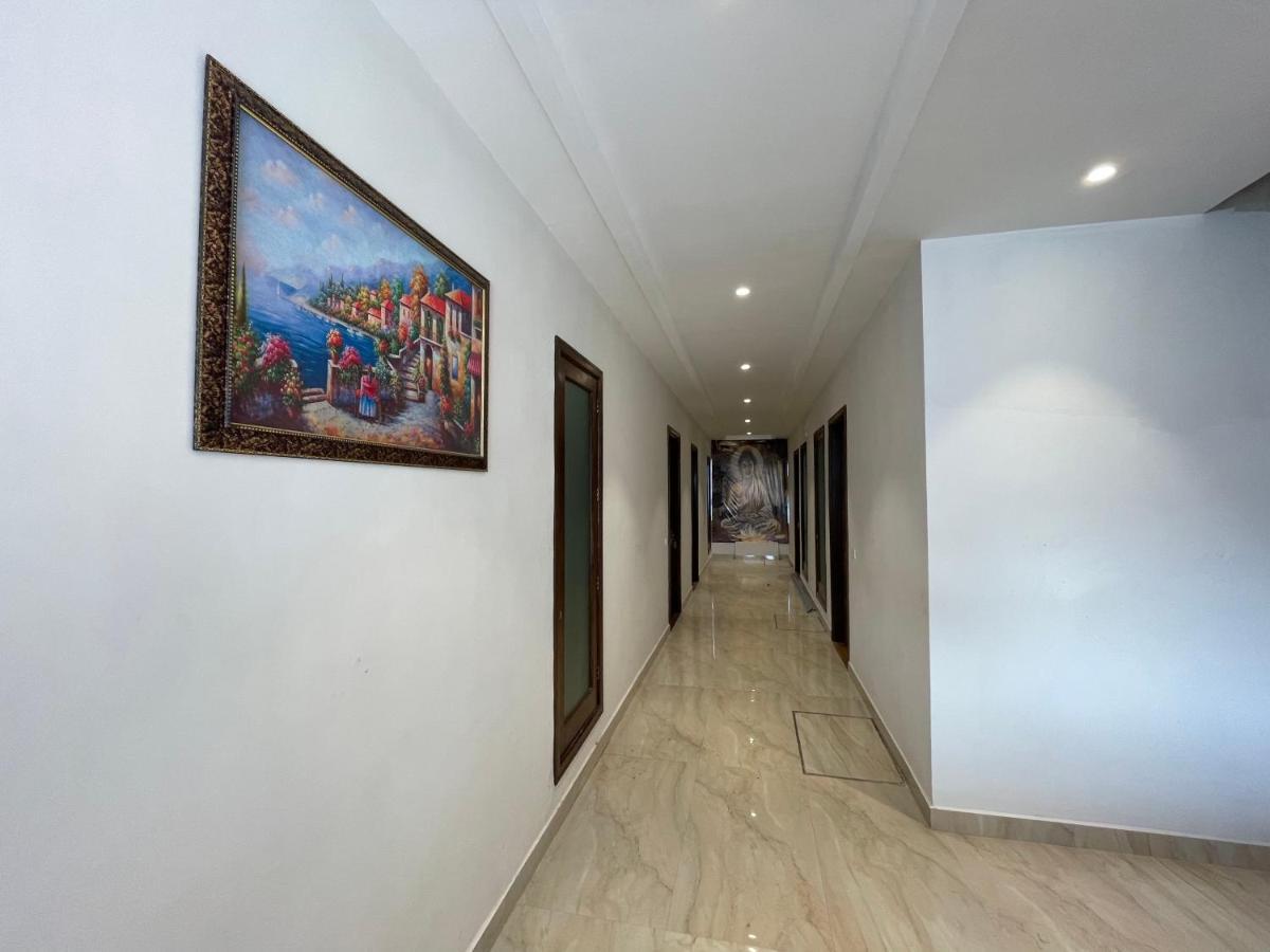 Hotel Crown Savoy, Near Railway Station & Guru Nanak Dev University Amritsar Exterior photo