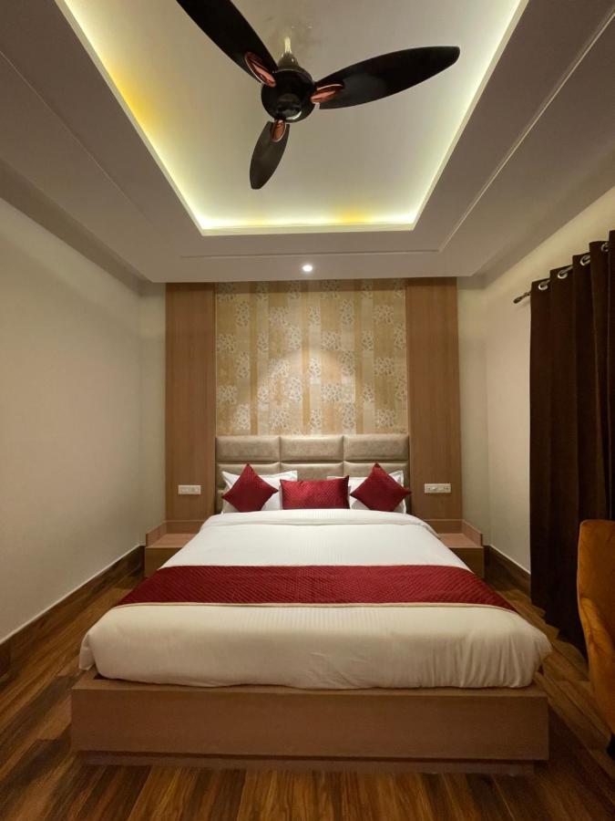 Hotel Crown Savoy, Near Railway Station & Guru Nanak Dev University Amritsar Exterior photo