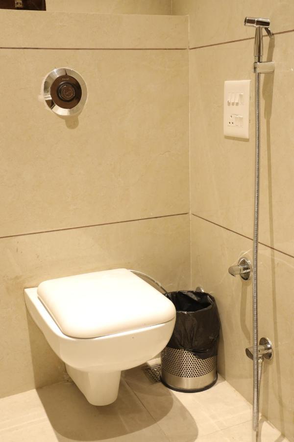 Hotel Crown Savoy, Near Railway Station & Guru Nanak Dev University Amritsar Exterior photo